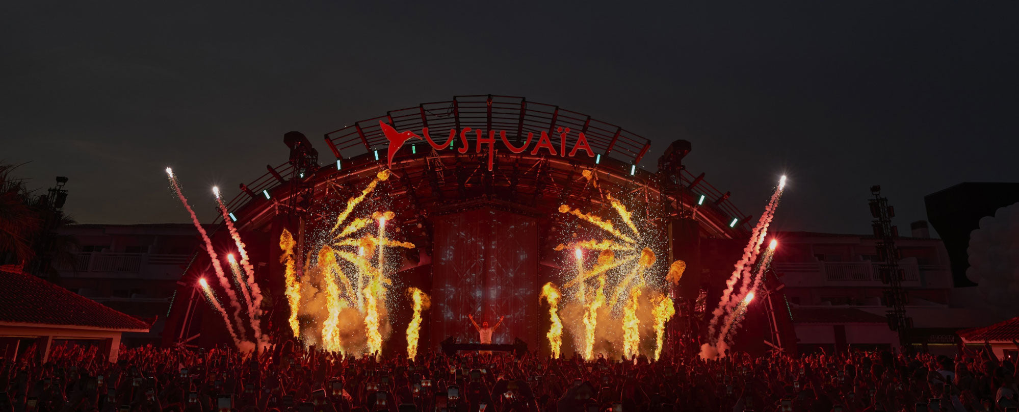What clothes to bring to Ushuaia Ibiza and what footwear is appropriate? -  Mywanderstore