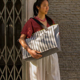 Pack Grey Stripes Bolso de Viaje Mediano + Neceser